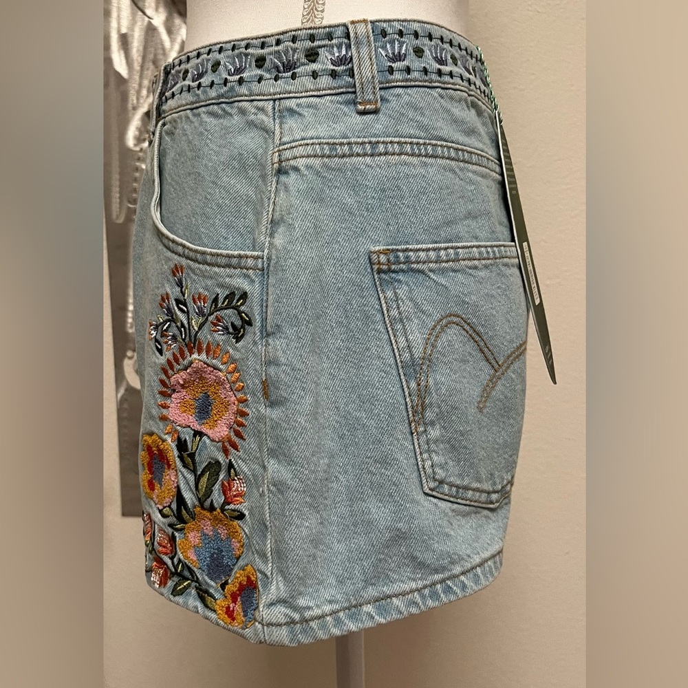 NWT FARM Rio Summer Garden Denim Shorts - Picture 8 of 15